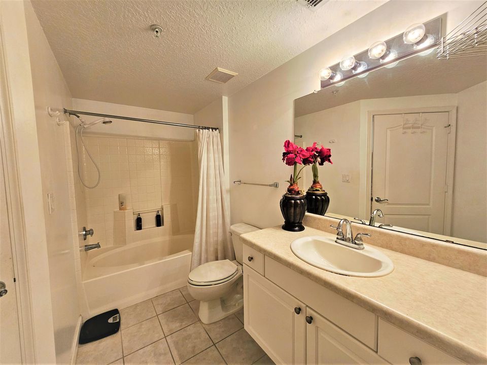 В аренду: $1,800 (2 спален, 2 ванн, 1070 Квадратных фут)