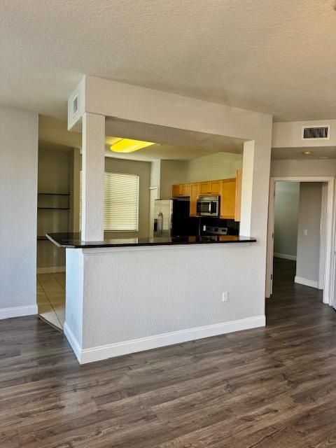 For Rent: $2,775 (2 beds, 2 baths, 1403 Square Feet)