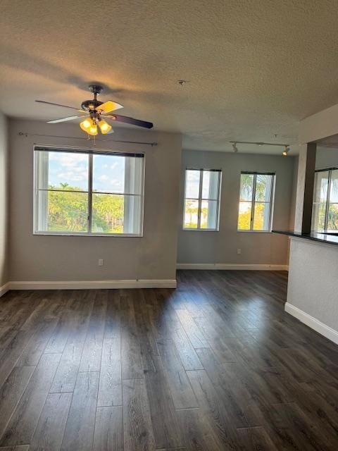 For Rent: $2,775 (2 beds, 2 baths, 1403 Square Feet)