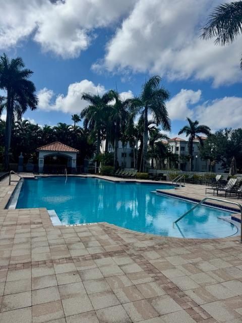 For Rent: $2,775 (2 beds, 2 baths, 1403 Square Feet)