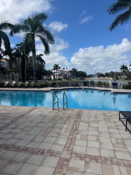 For Rent: $2,775 (2 beds, 2 baths, 1403 Square Feet)