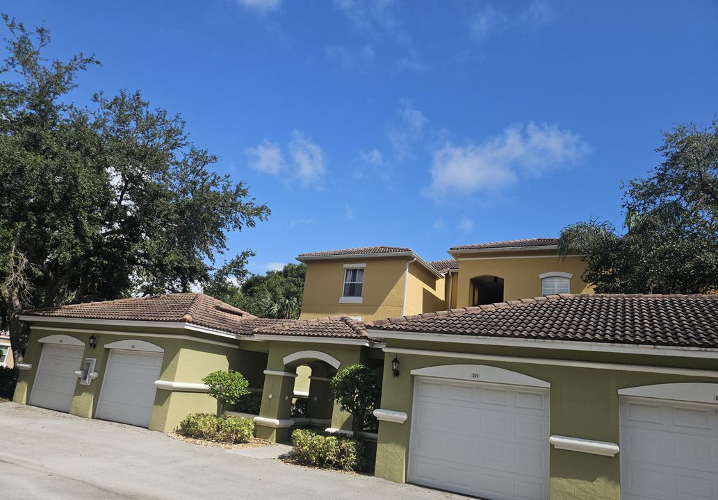 В аренду: $1,800 (2 спален, 2 ванн, 1070 Квадратных фут)