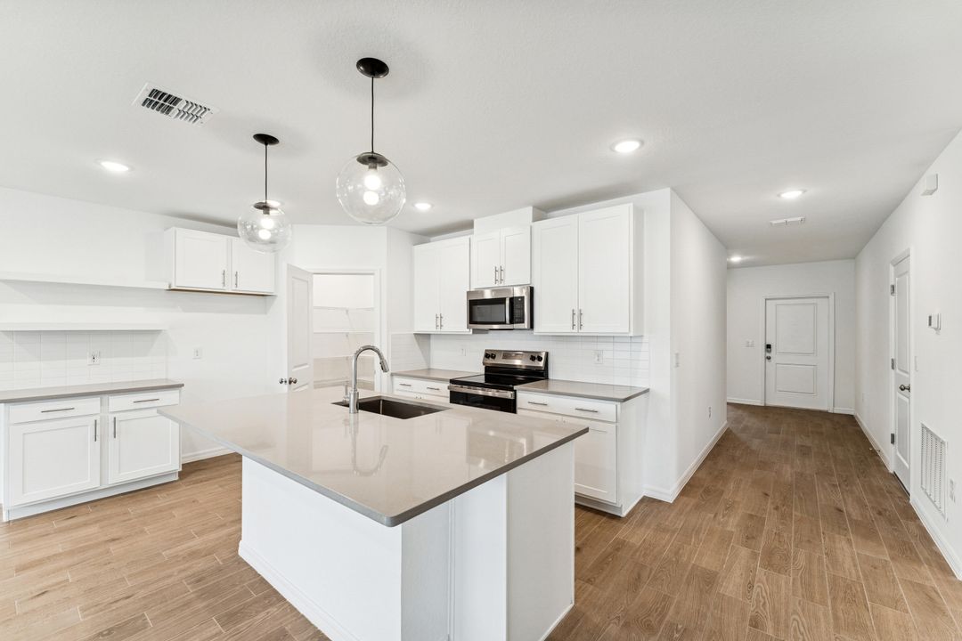 Active With Contract: $339,995 (4 beds, 2 baths, 1820 Square Feet)