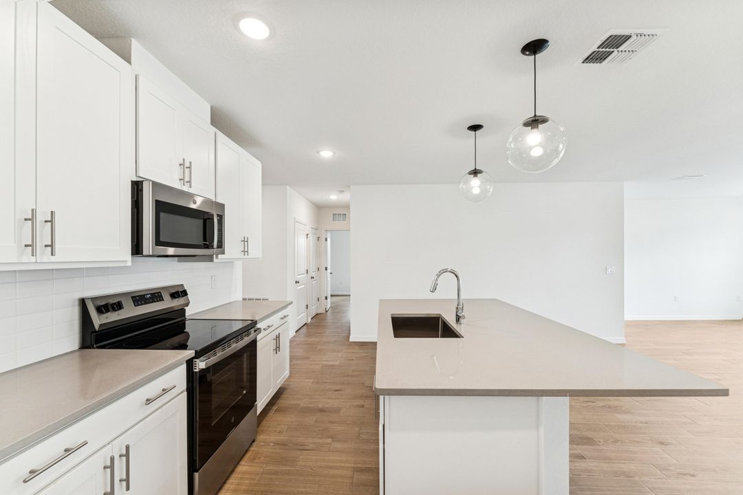 Active With Contract: $339,995 (4 beds, 2 baths, 1820 Square Feet)