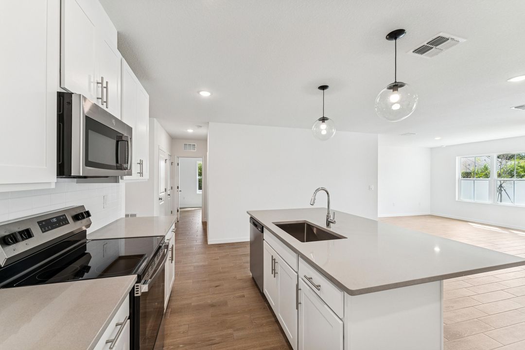 Active With Contract: $339,995 (4 beds, 2 baths, 1820 Square Feet)