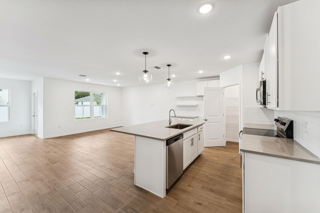 Active With Contract: $339,995 (4 beds, 2 baths, 1820 Square Feet)