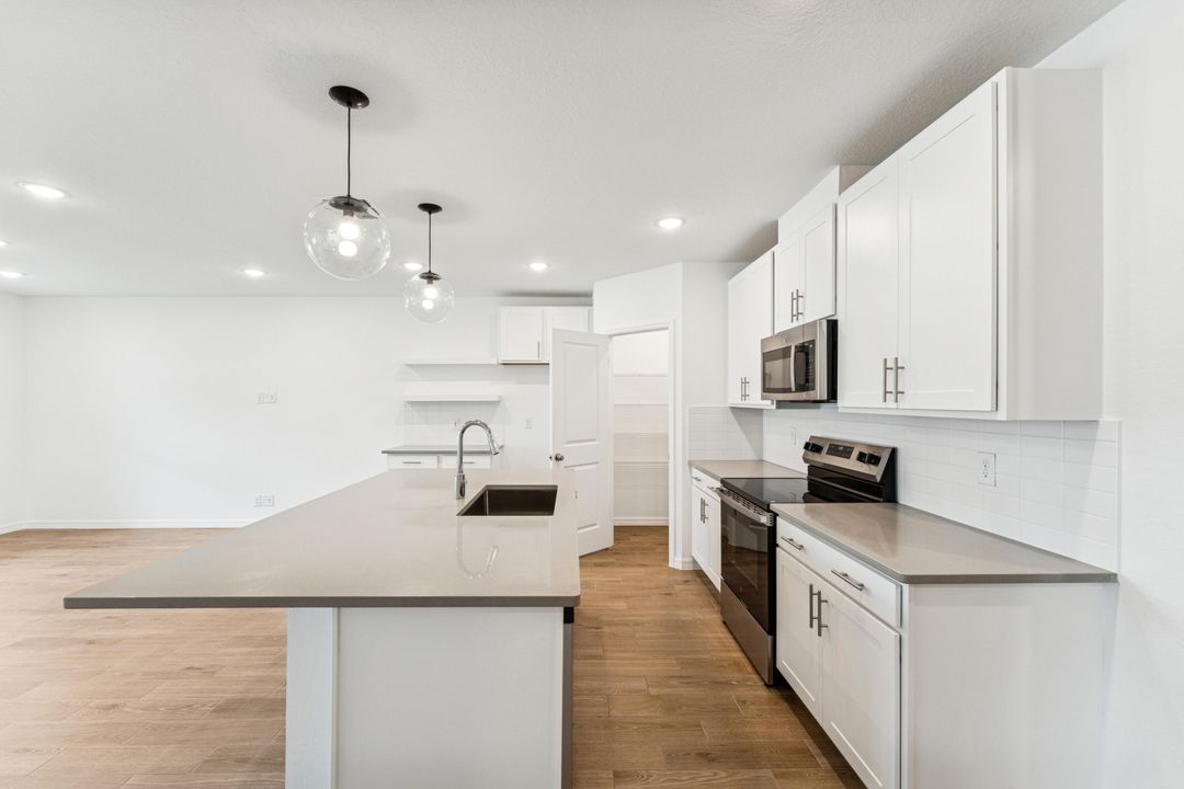 Active With Contract: $339,995 (4 beds, 2 baths, 1820 Square Feet)