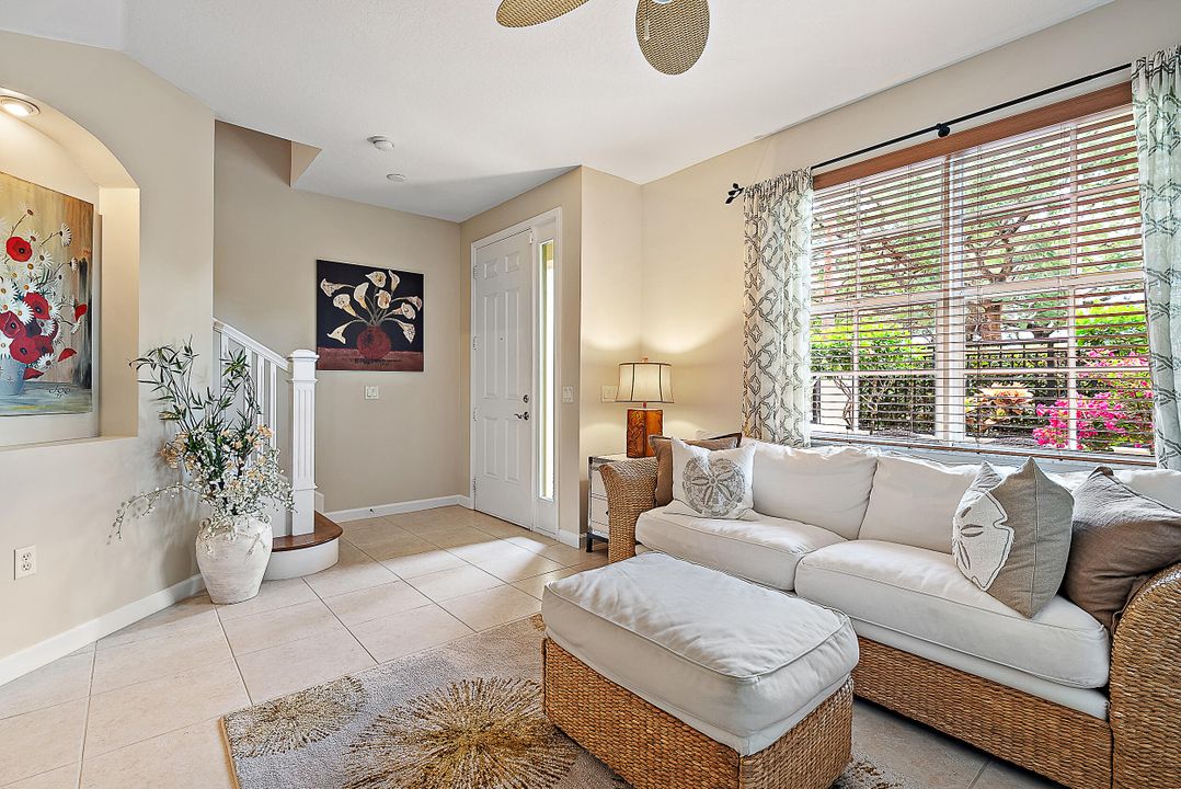 待售: $550,000 (2 贝兹, 3 浴室, 2056 平方英尺)