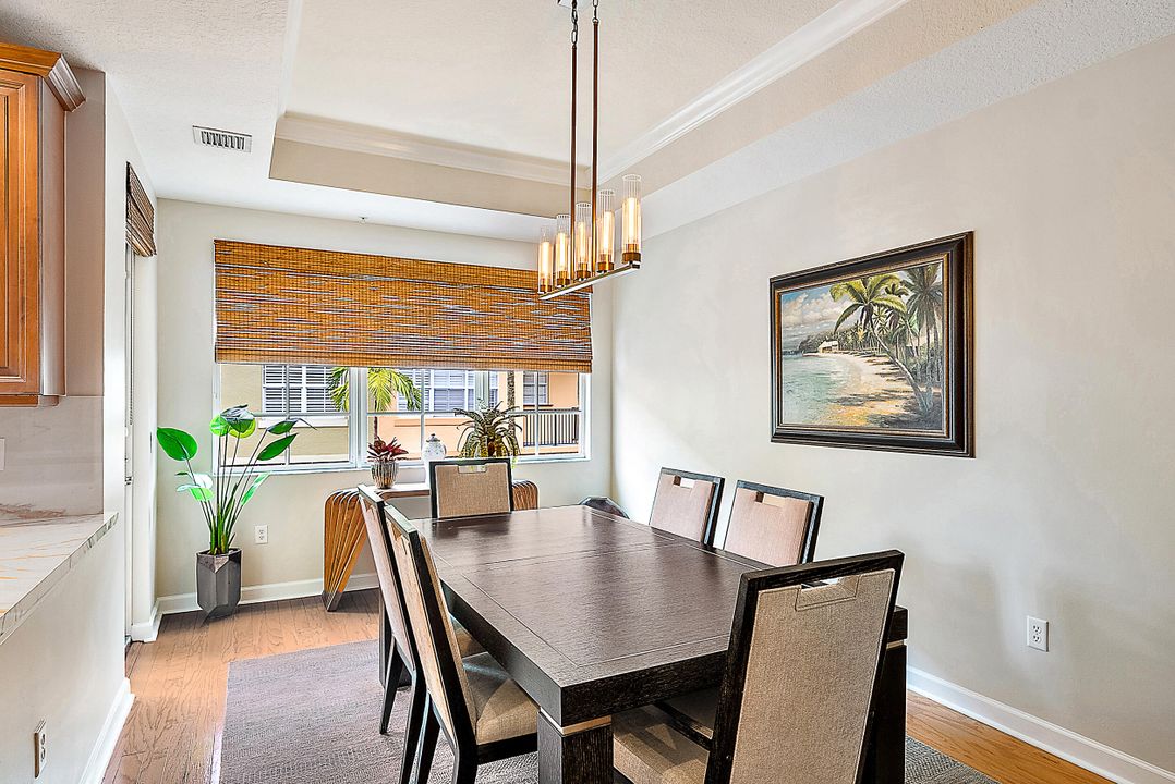 待售: $550,000 (2 贝兹, 3 浴室, 2056 平方英尺)