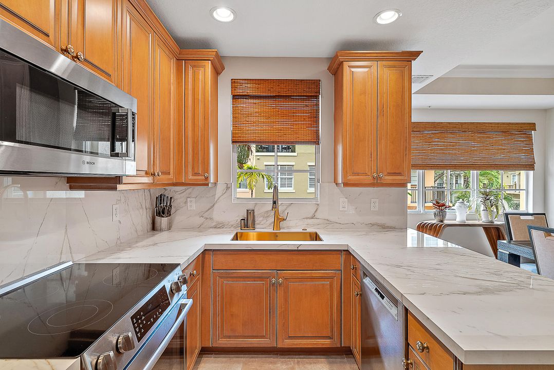 待售: $550,000 (2 贝兹, 3 浴室, 2056 平方英尺)