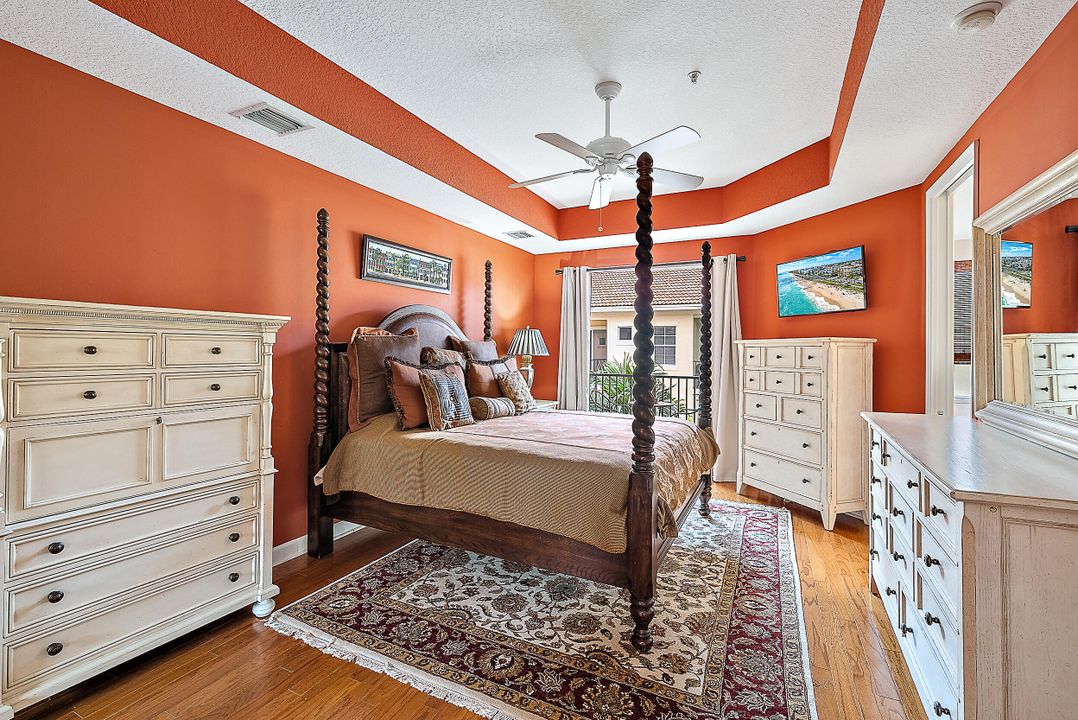 待售: $550,000 (2 贝兹, 3 浴室, 2056 平方英尺)