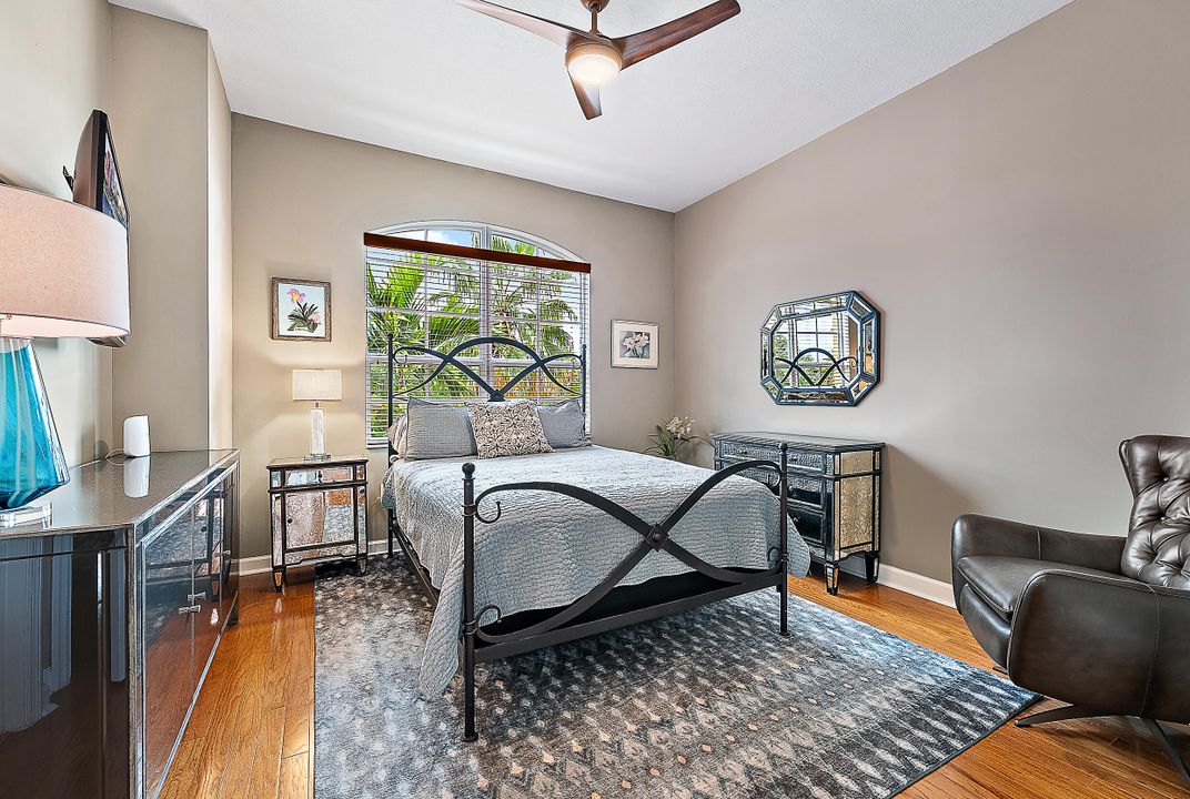 待售: $550,000 (2 贝兹, 3 浴室, 2056 平方英尺)