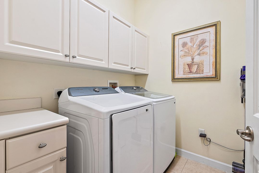 待售: $550,000 (2 贝兹, 3 浴室, 2056 平方英尺)