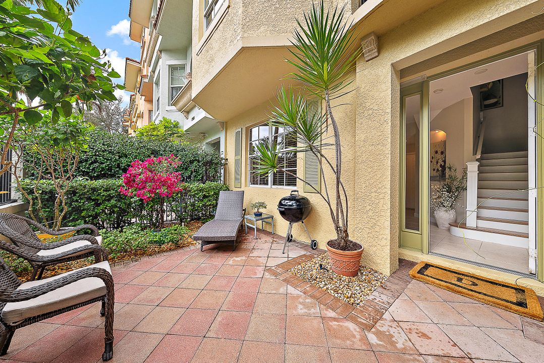 待售: $550,000 (2 贝兹, 3 浴室, 2056 平方英尺)