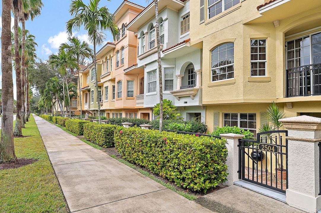 待售: $550,000 (2 贝兹, 3 浴室, 2056 平方英尺)