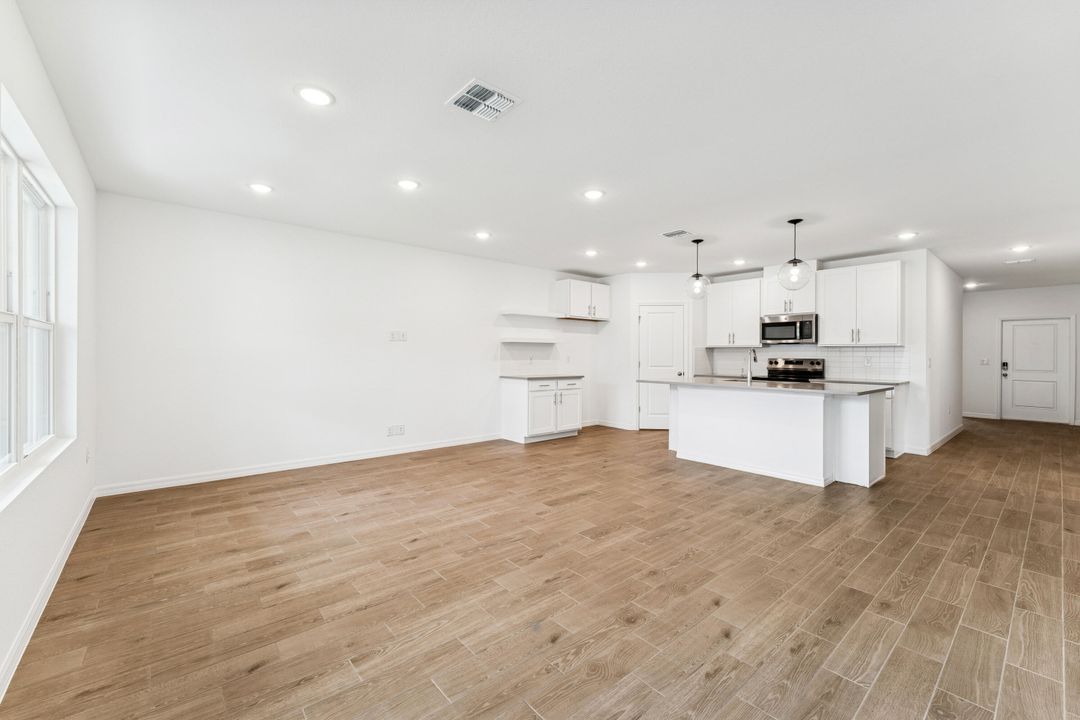 Active With Contract: $339,995 (4 beds, 2 baths, 1820 Square Feet)