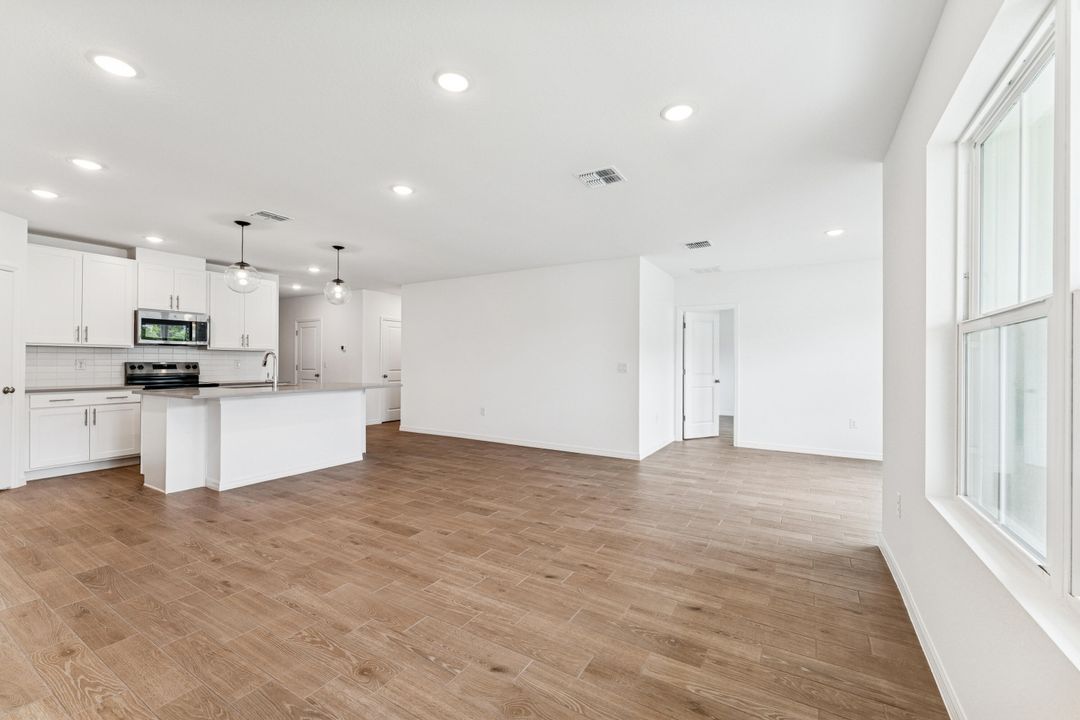 Active With Contract: $339,995 (4 beds, 2 baths, 1820 Square Feet)