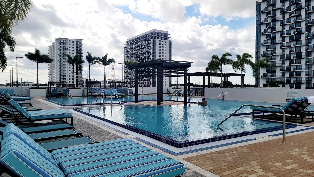 For Rent: $3,500 (1 beds, 1 baths, 777 Square Feet)