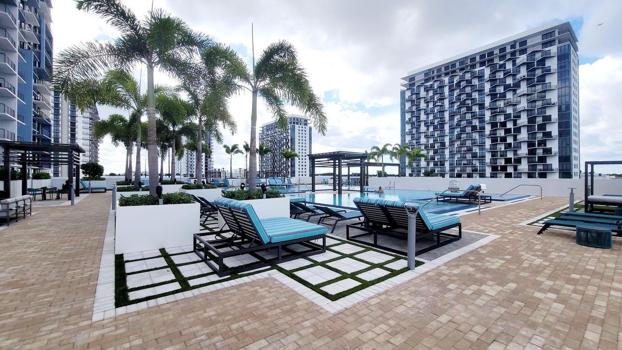 For Rent: $3,500 (1 beds, 1 baths, 777 Square Feet)