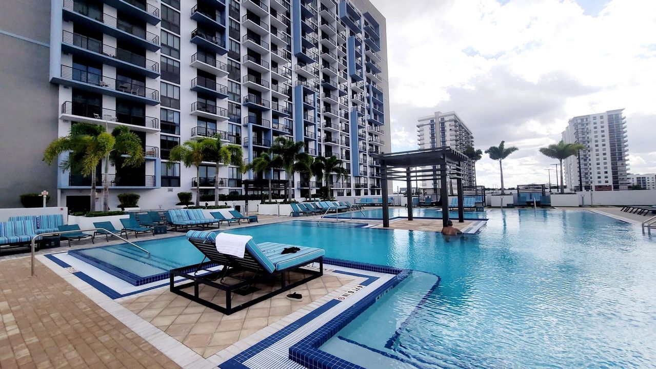 For Rent: $3,500 (1 beds, 1 baths, 777 Square Feet)