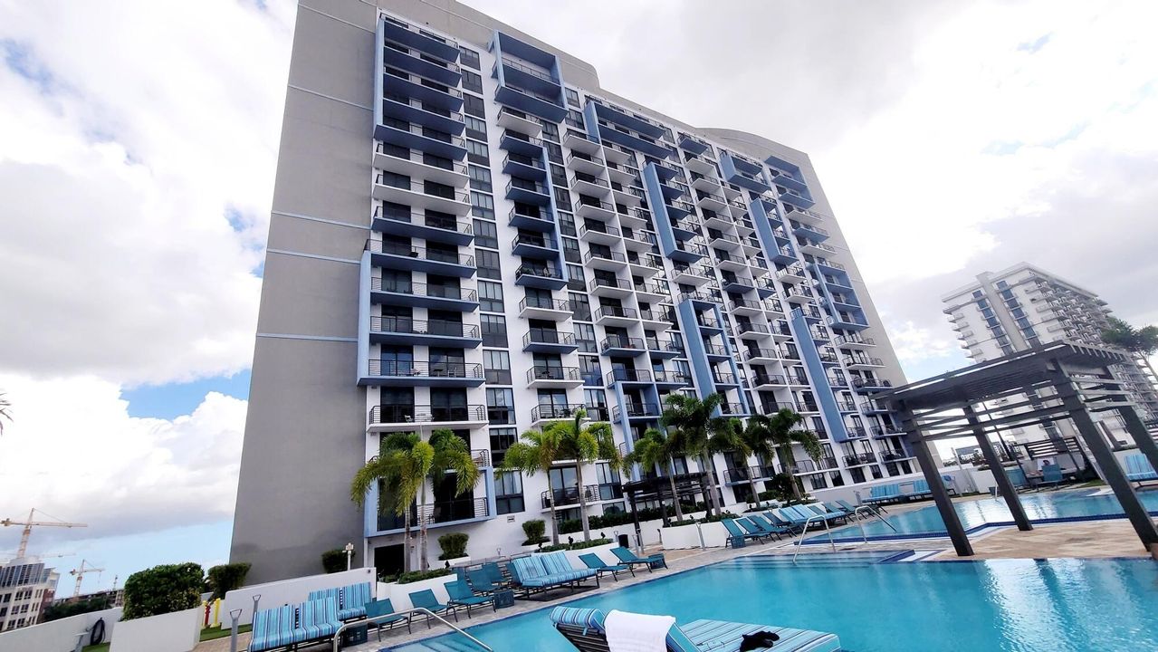 For Rent: $3,500 (1 beds, 1 baths, 777 Square Feet)