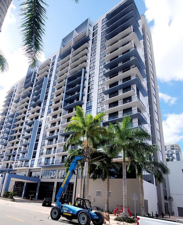 For Rent: $3,500 (1 beds, 1 baths, 777 Square Feet)