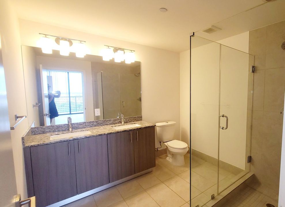 For Rent: $3,500 (1 beds, 1 baths, 777 Square Feet)