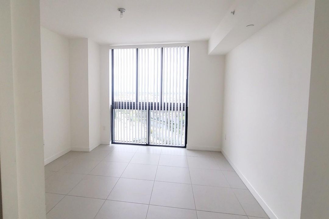 For Rent: $3,500 (1 beds, 1 baths, 777 Square Feet)