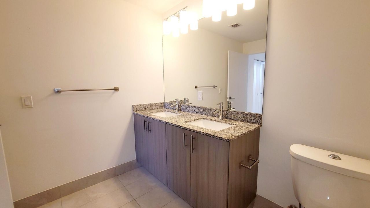 For Rent: $3,500 (1 beds, 1 baths, 777 Square Feet)