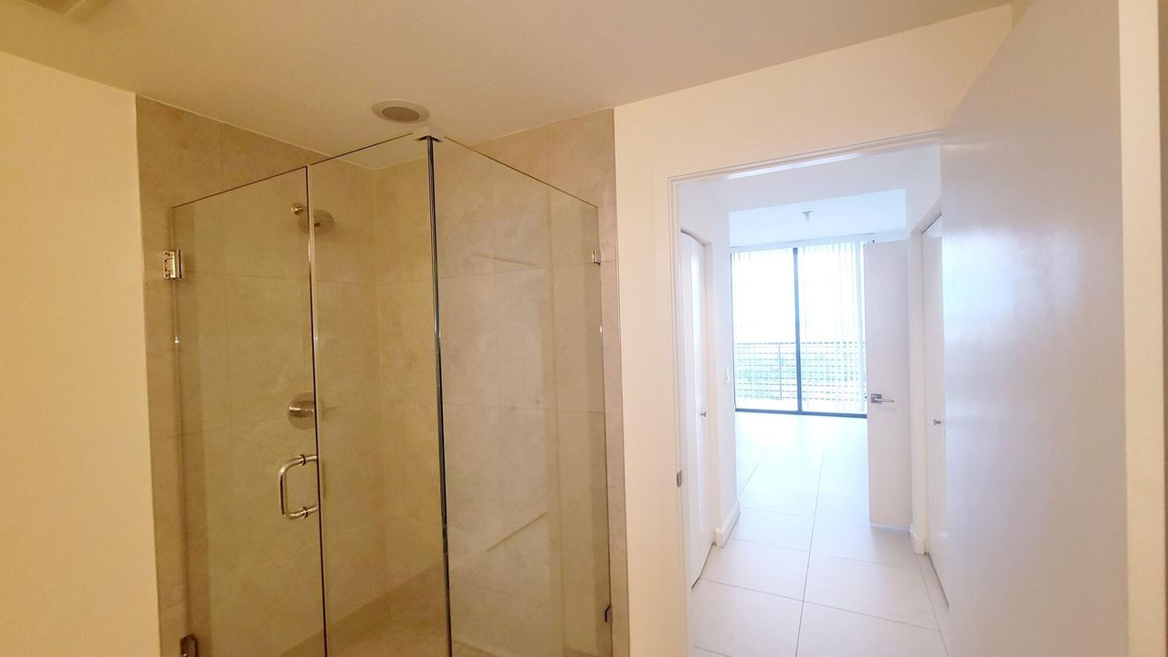 For Rent: $3,500 (1 beds, 1 baths, 777 Square Feet)