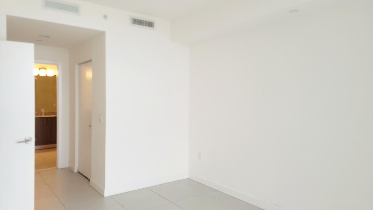 For Rent: $3,500 (1 beds, 1 baths, 777 Square Feet)