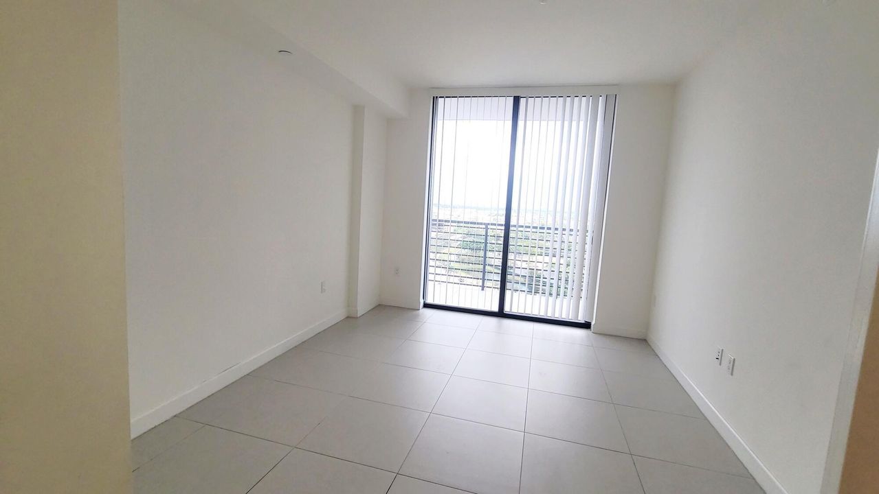 For Rent: $3,500 (1 beds, 1 baths, 777 Square Feet)