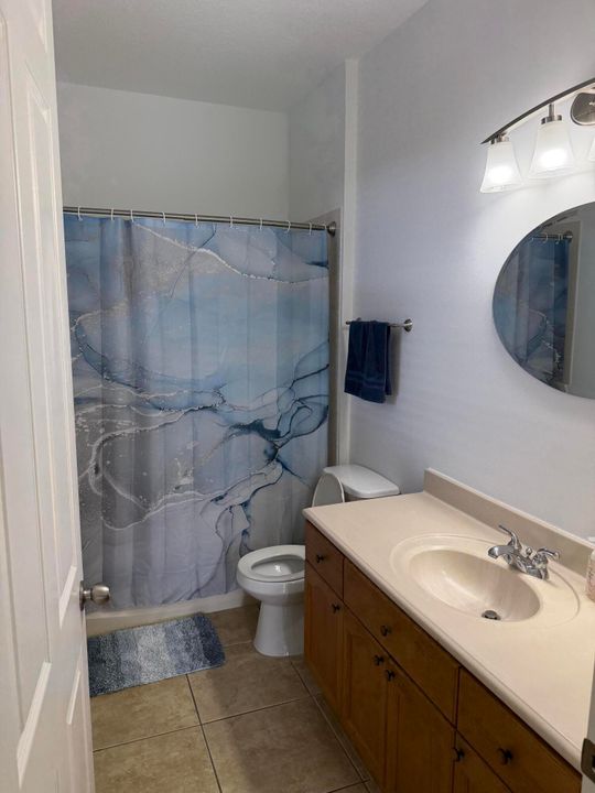 出租: $5,750 (5 贝兹, 3 浴室, 2820 平方英尺)