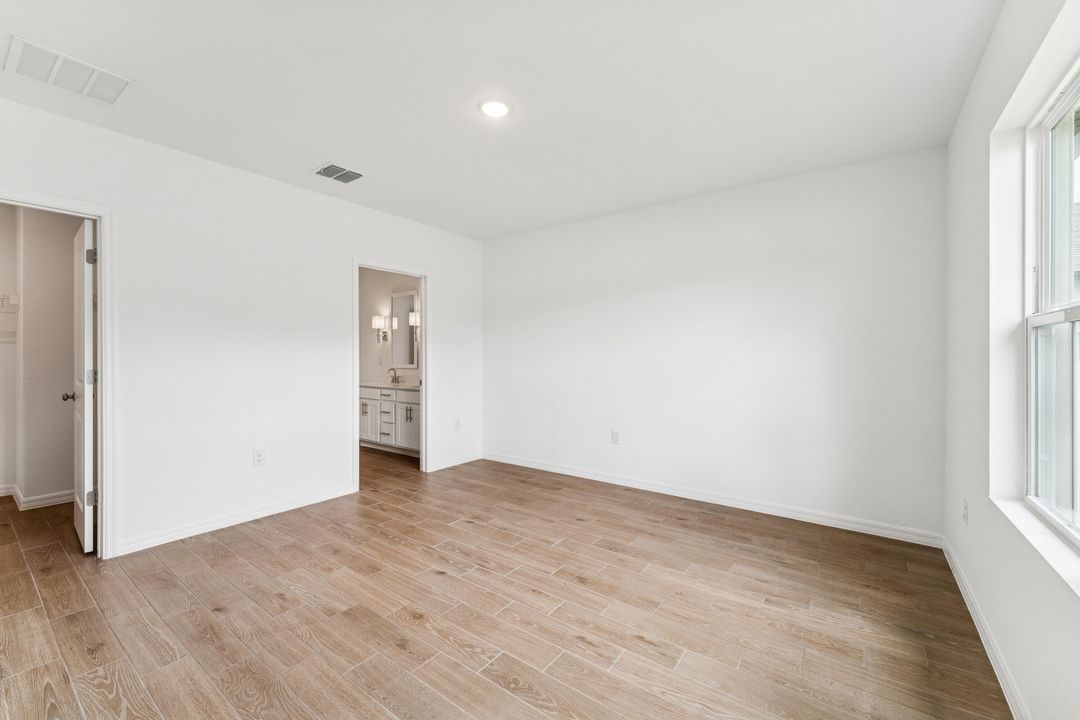 Active With Contract: $339,995 (4 beds, 2 baths, 1820 Square Feet)