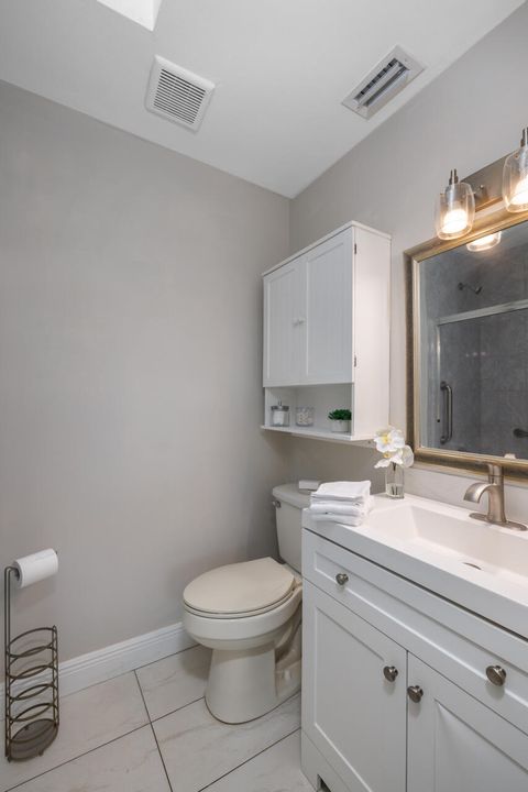For Sale: $589,000 (2 beds, 2 baths, 1200 Square Feet)