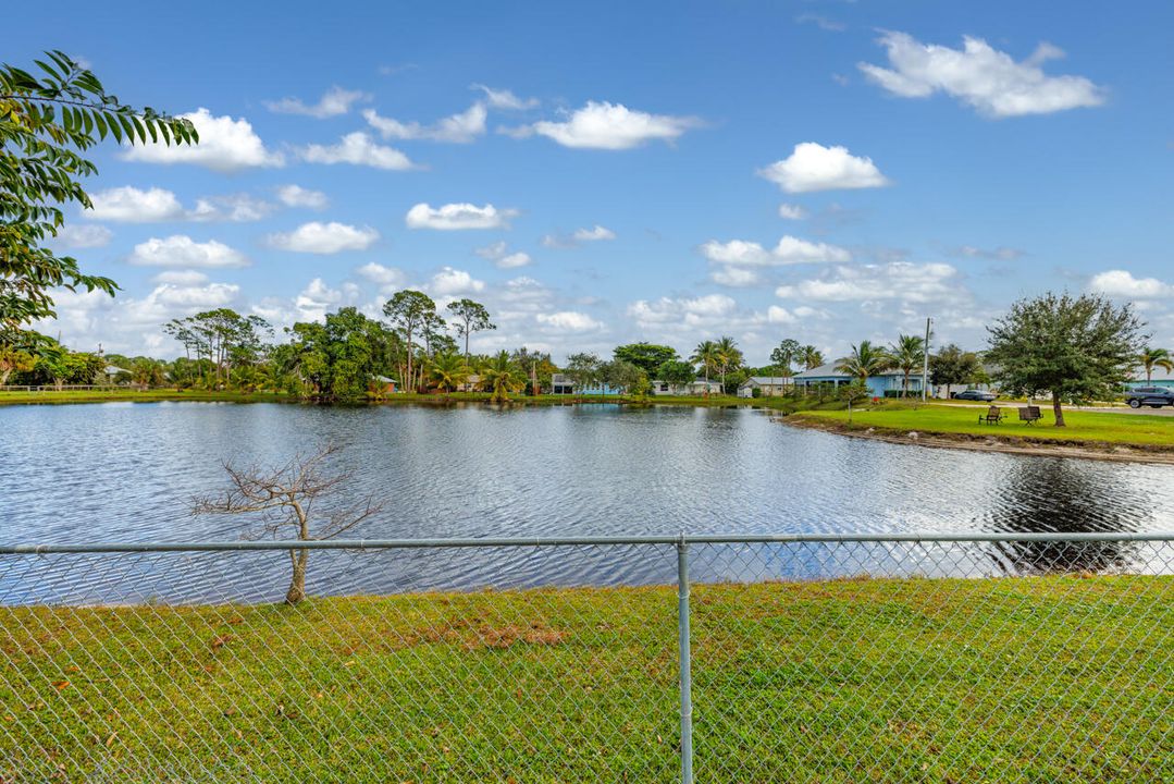 For Sale: $589,000 (2 beds, 2 baths, 1200 Square Feet)