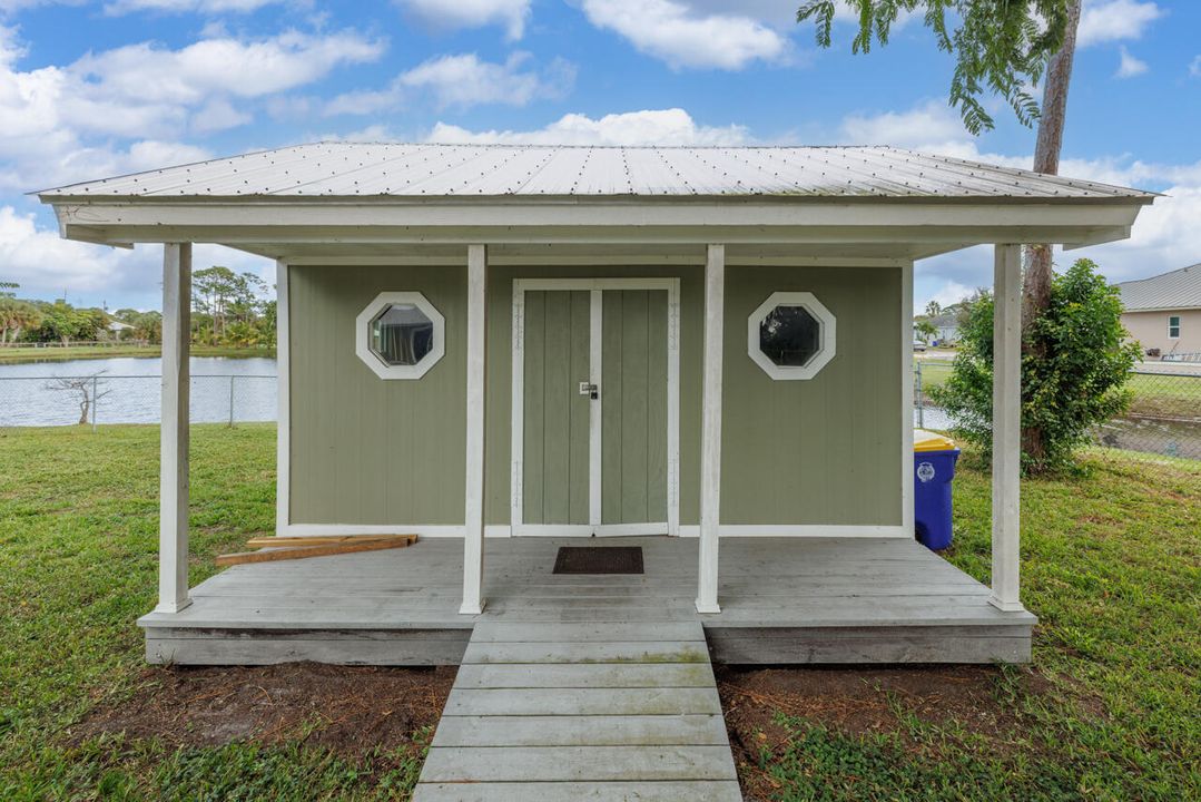 For Sale: $589,000 (2 beds, 2 baths, 1200 Square Feet)