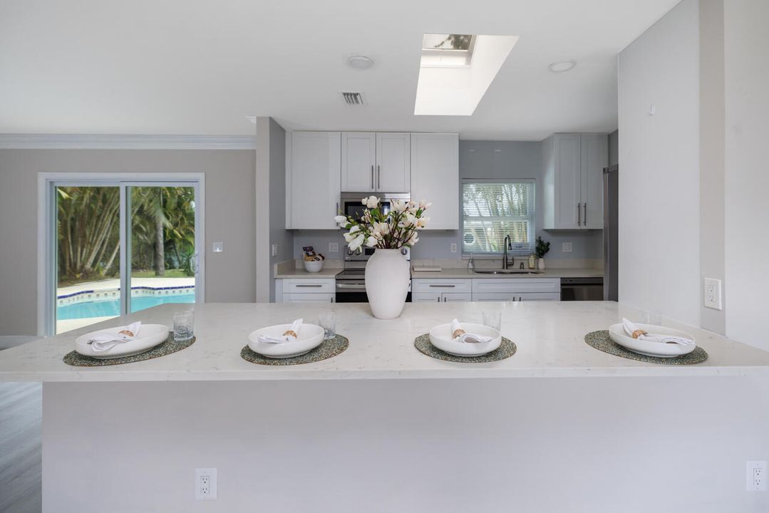 For Sale: $589,000 (2 beds, 2 baths, 1200 Square Feet)