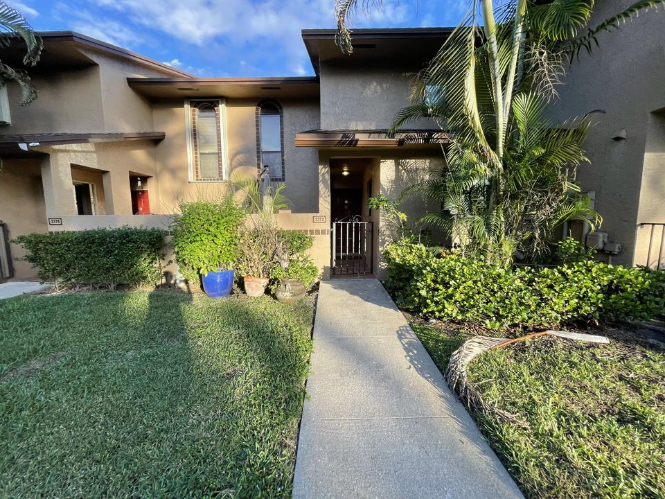 For Rent: $2,500 (2 beds, 2 baths, 1068 Square Feet)