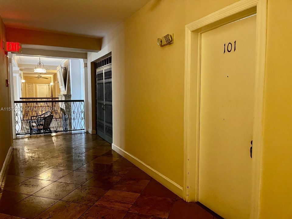 For Sale: $235,000 (1 beds, 1 baths, 520 Square Feet)