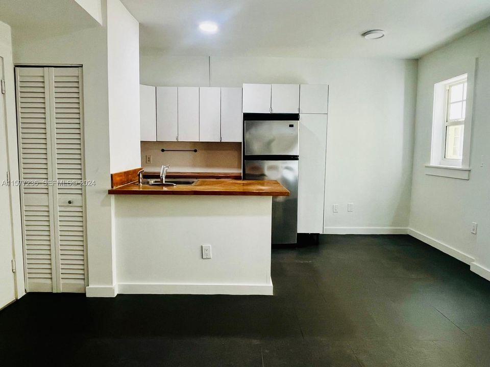 For Sale: $235,000 (1 beds, 1 baths, 520 Square Feet)