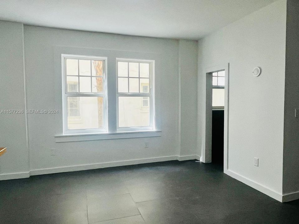 For Sale: $235,000 (1 beds, 1 baths, 520 Square Feet)