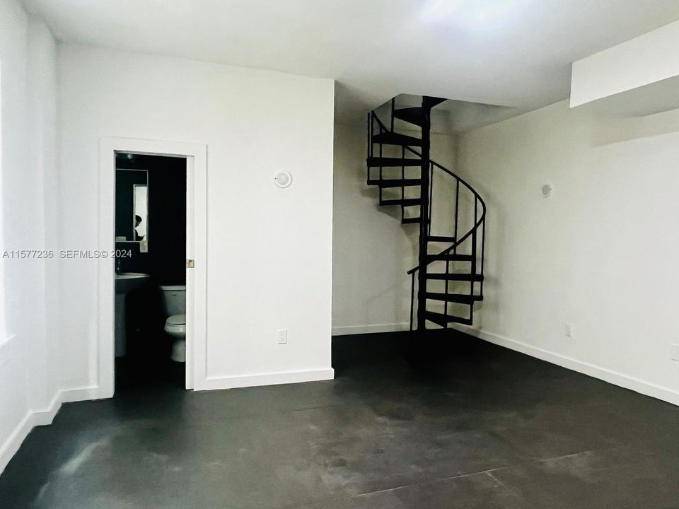 For Sale: $235,000 (1 beds, 1 baths, 520 Square Feet)