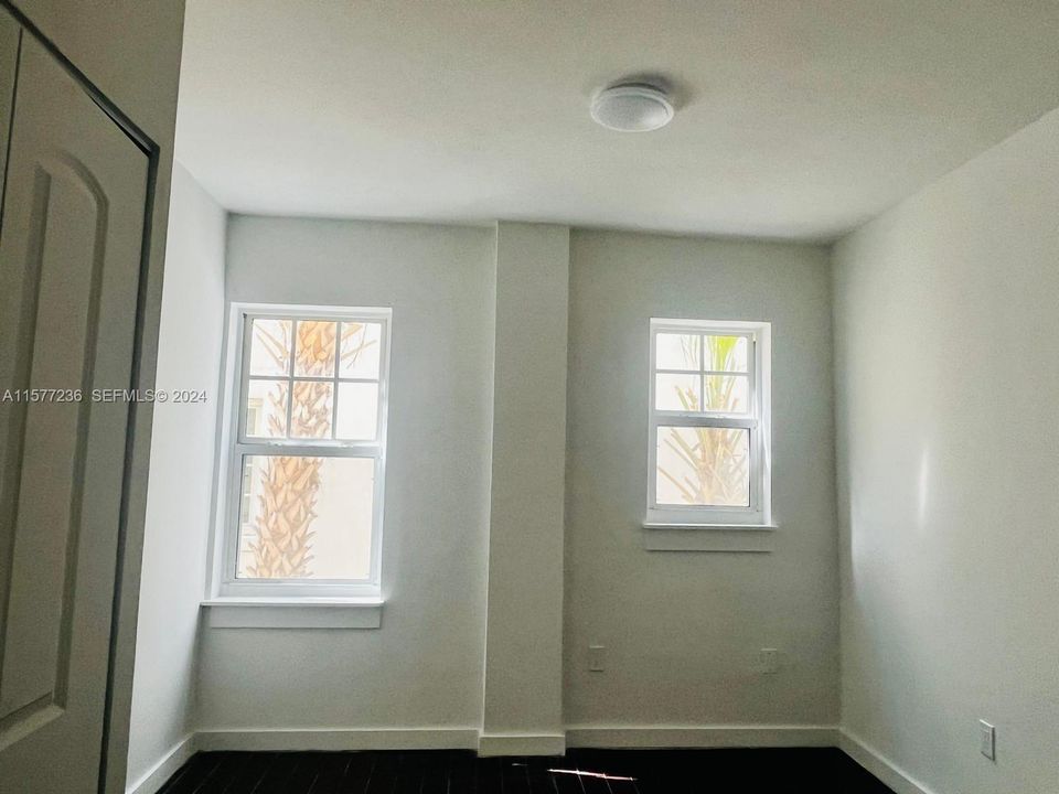 For Sale: $235,000 (1 beds, 1 baths, 520 Square Feet)