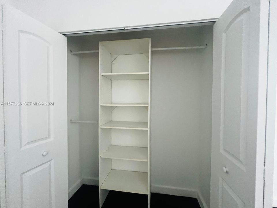 For Sale: $235,000 (1 beds, 1 baths, 520 Square Feet)