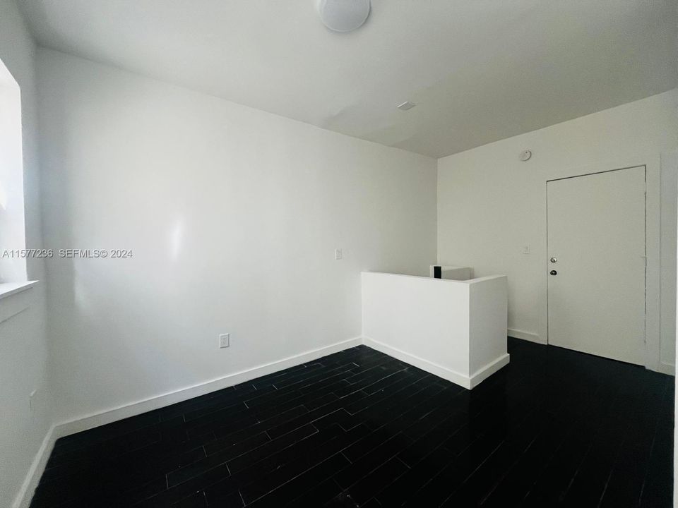 For Sale: $235,000 (1 beds, 1 baths, 520 Square Feet)