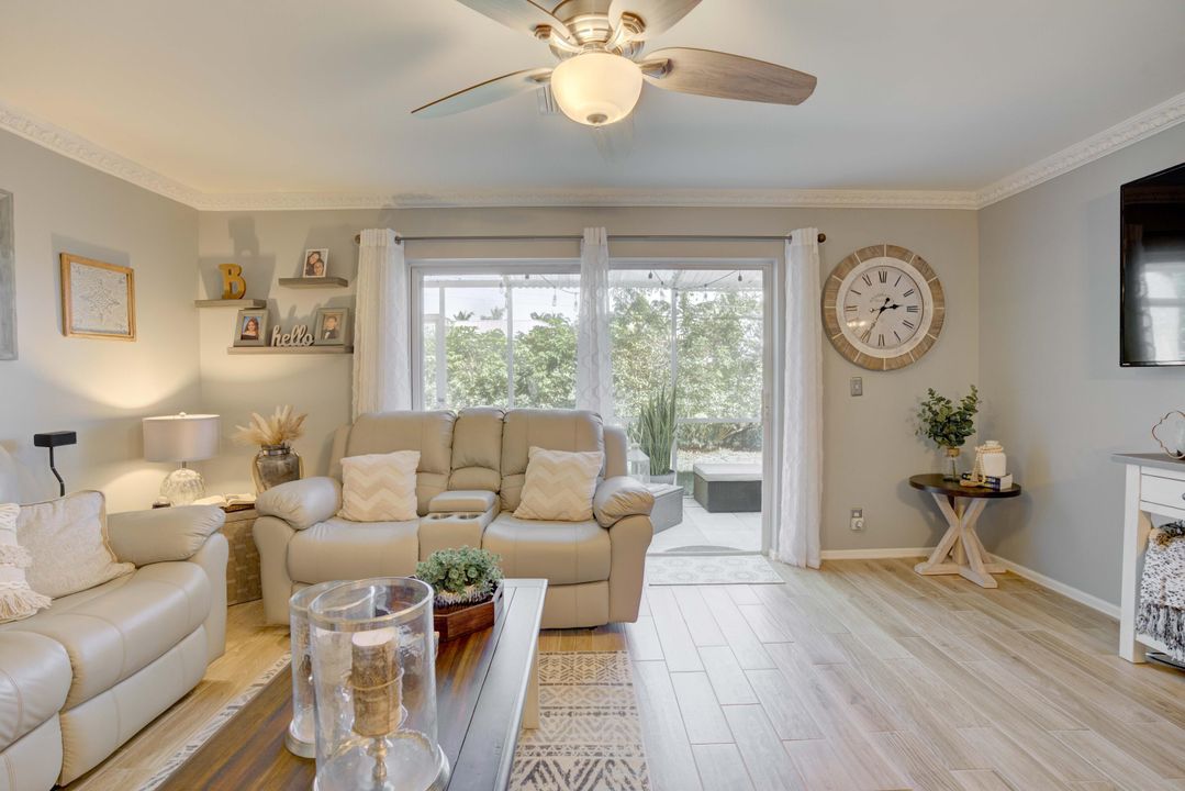 На продажу: $375,000 (2 спален, 2 ванн, 1233 Квадратных фут)