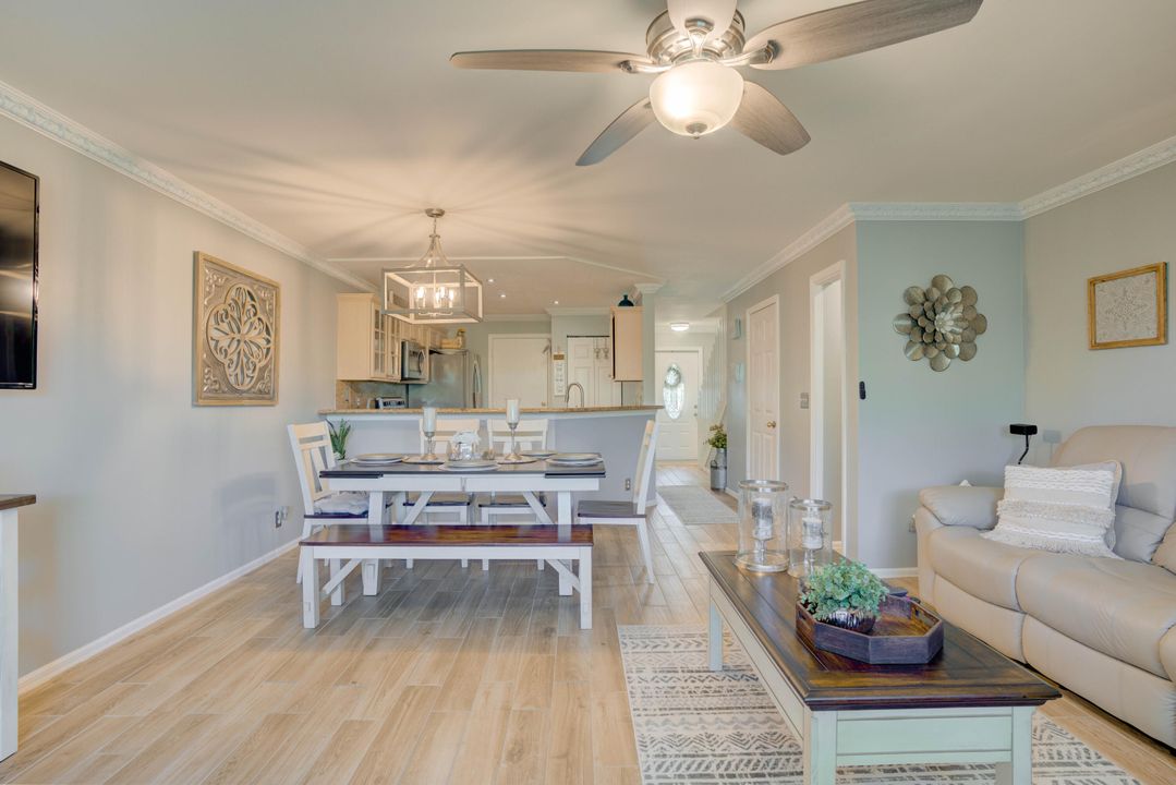 На продажу: $375,000 (2 спален, 2 ванн, 1233 Квадратных фут)