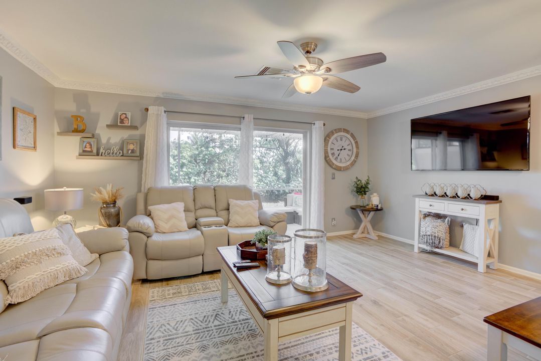 На продажу: $375,000 (2 спален, 2 ванн, 1233 Квадратных фут)