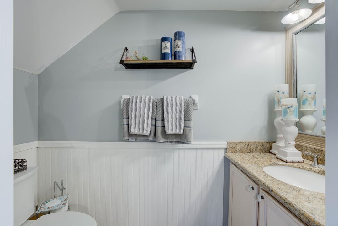 На продажу: $375,000 (2 спален, 2 ванн, 1233 Квадратных фут)